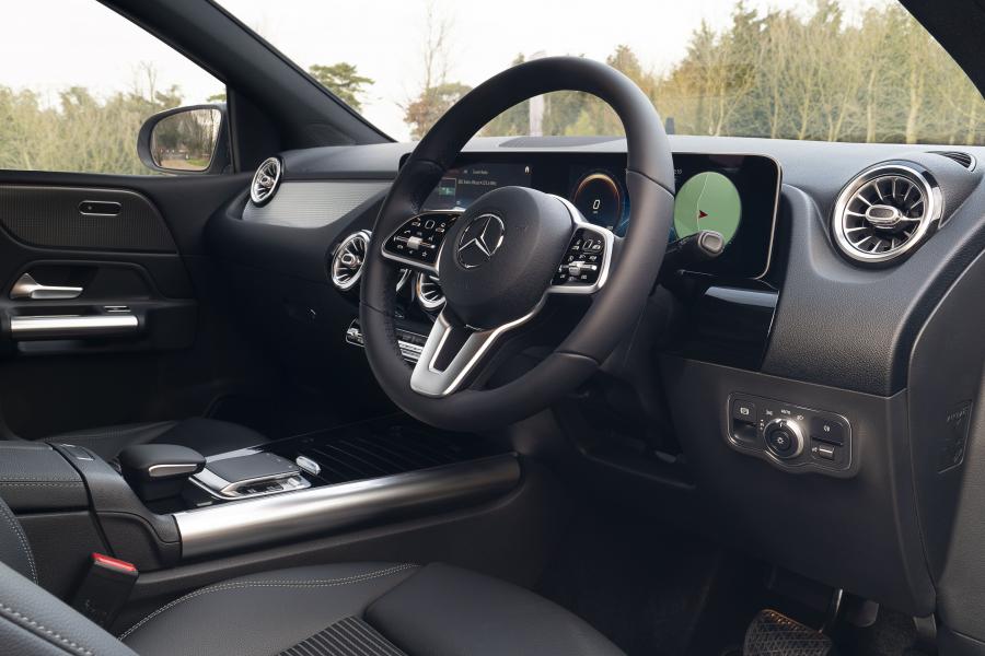 Интерьер Mercedes-Benz B180 Sport (W247) 2019 года  (UK) (фото 29 из 40)